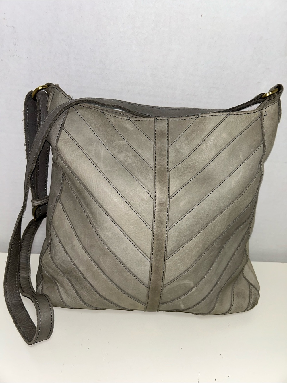 Margot New York Gray Leather Chevron Pattern Crossbody Shoulder Bag
